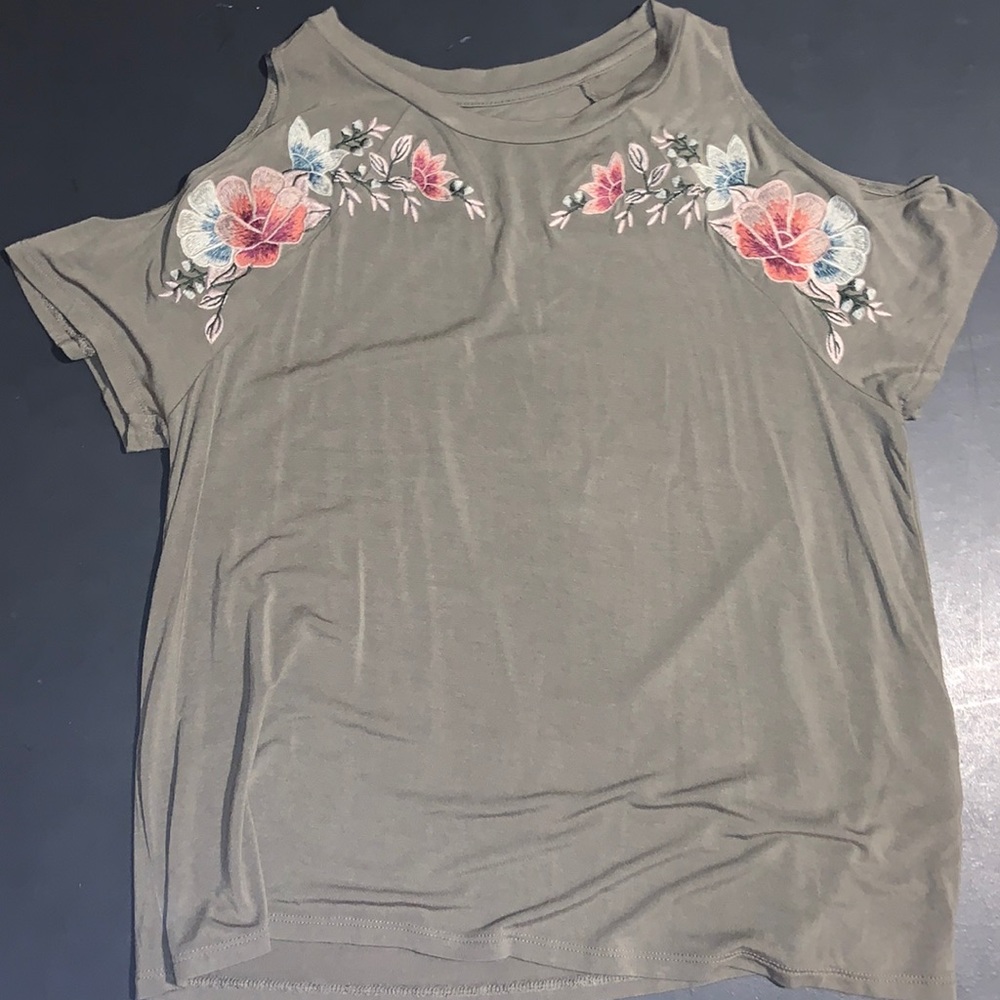 Open shoulder shirt